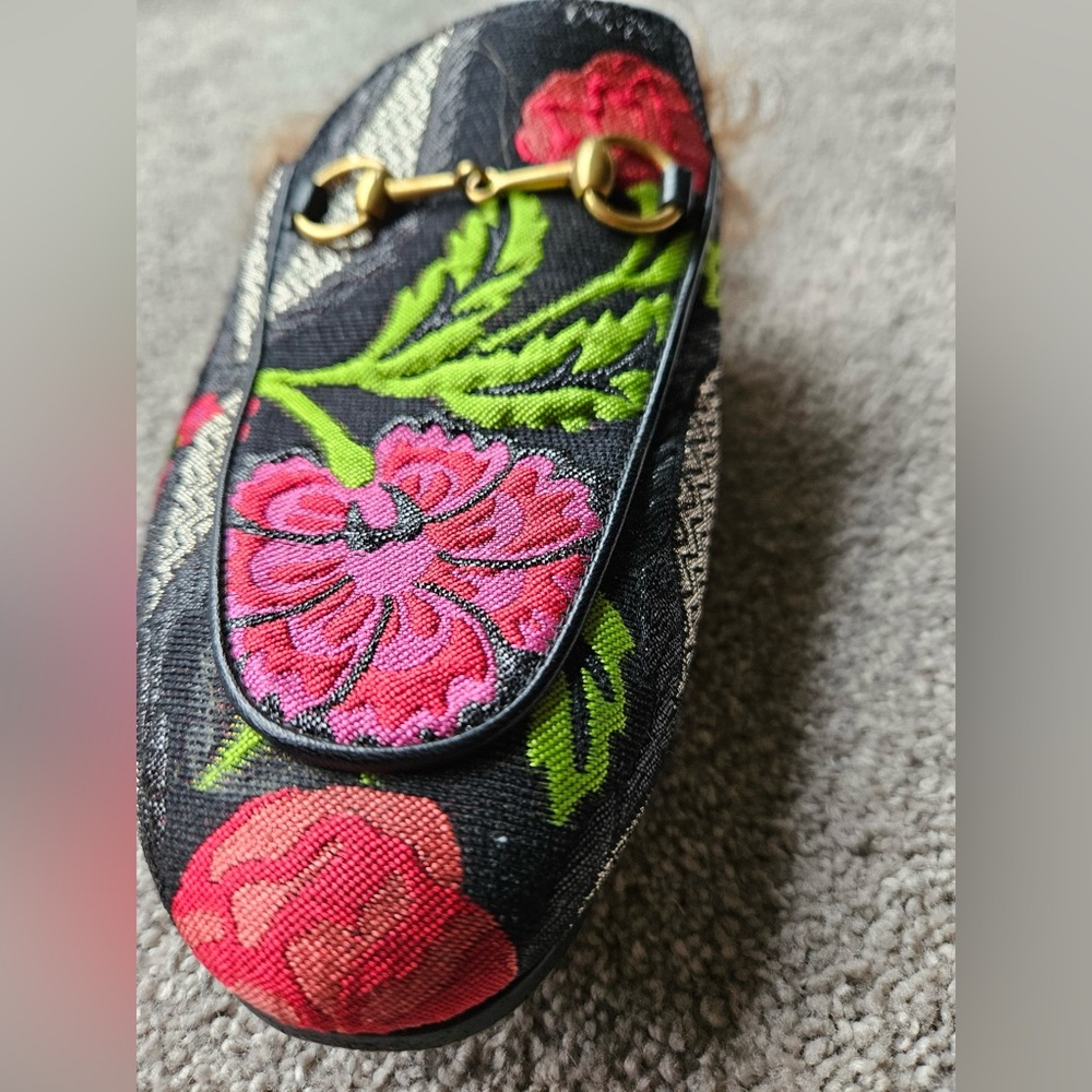 Gucci Princetown Fur Loafers 38.5 Black Pink Floral Brocade Mules Slides - Picture 3 of 4